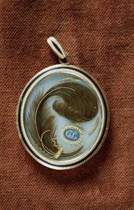 Geëmailleerd medaillon met een haarlok met de initialen C. L.